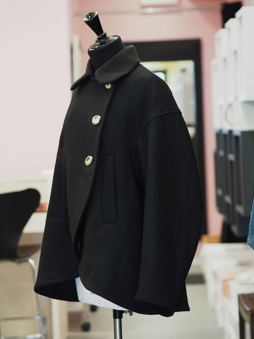 Roberto Collinaのエキストラファインメリノをたっぷり使ったリブタートル+ENFŐLDのショートコート Roberto Collinaのエキストラファインメリノをたっぷり使ったリブタートル+ENFŐLDのショートコート