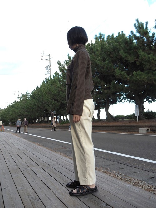 なぜか履くだけで絵になるSofie DHooreのパンツ なぜか履くだけで絵になるSofie DHooreのパンツ