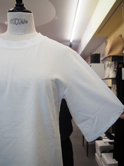 レギパン素材のパンツに合わせたいSEMICOUTUREの上等なTee レギパン素材のパンツに合わせたいSEMICOUTUREの上等なTee