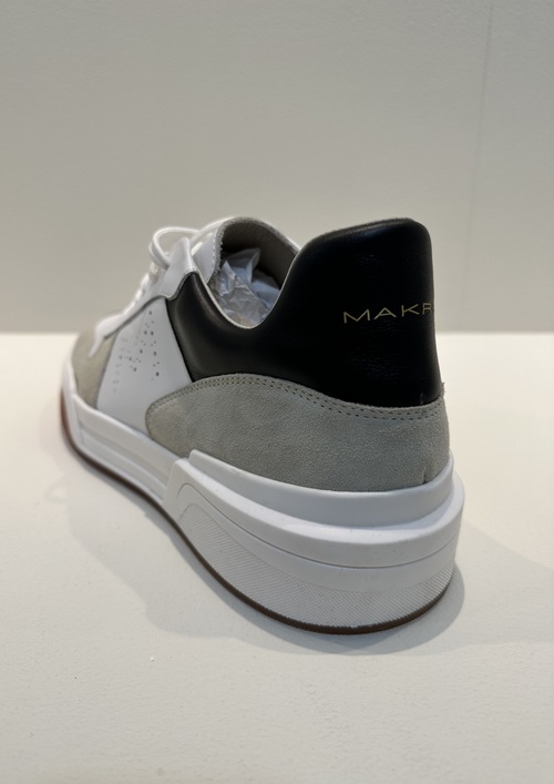四年ぶりのMakrisのスニーカー 四年ぶりのMakrisのスニーカー