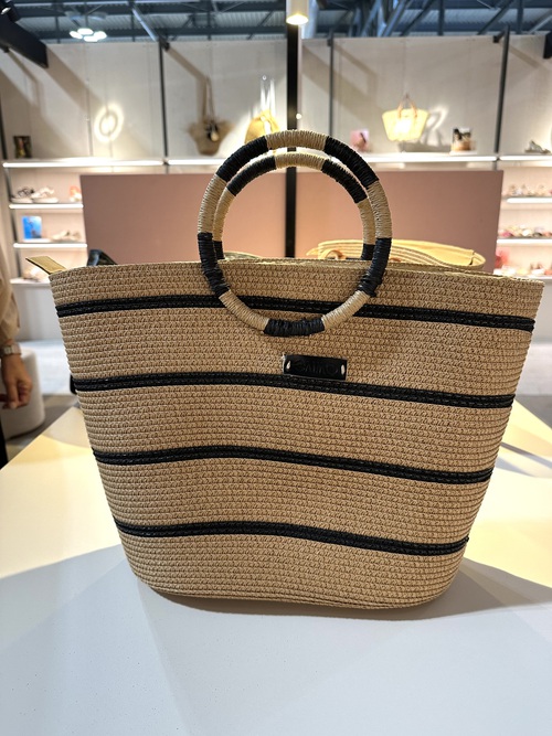 来春夏はGaimoのカゴバックとFabioのシンプルサンダル合わせてお楽しみください 来春夏はGaimoのカゴバックとFabioのシンプルサンダル合わせてお楽しみください