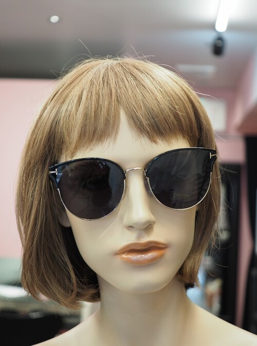 スタイリッシュなTOM FORDのサングラス スタイリッシュなTOM FORDのサングラス