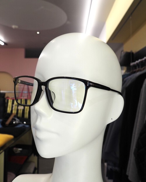 昨日の組合せに合わせたいお仕事パンツ+売れています。お勧め眼鏡 昨日の組合せに合わせたいお仕事パンツ+売れています。お勧め眼鏡
