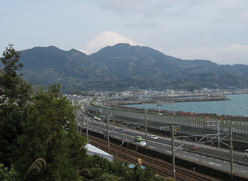 さわやかｳｫｰｷﾝｸﾞ『広重が描いた薩埵峠から眺める富士山と駿河湾』