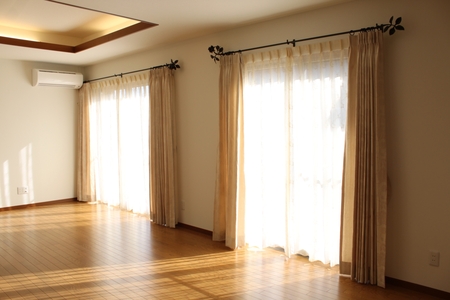 浜松市Ｎさま邸へカーテンの取り付けに。。