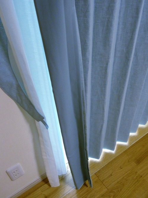 ブルーのリネンオーダーカーテン～遮光の裏地をつけました　Mさま邸。