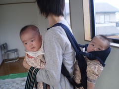 双子ちゃんのベビーマッサージ