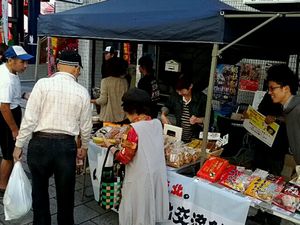 12月8日(土)モール街で毎月恒例の軽トラ市が開催です!