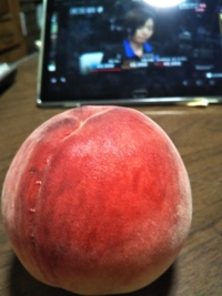 桃を丸かじり。これが美味しい