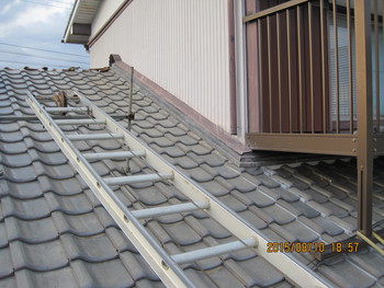 磐田市加茂屋根修理工事、雨漏り修理工事施工途中です。