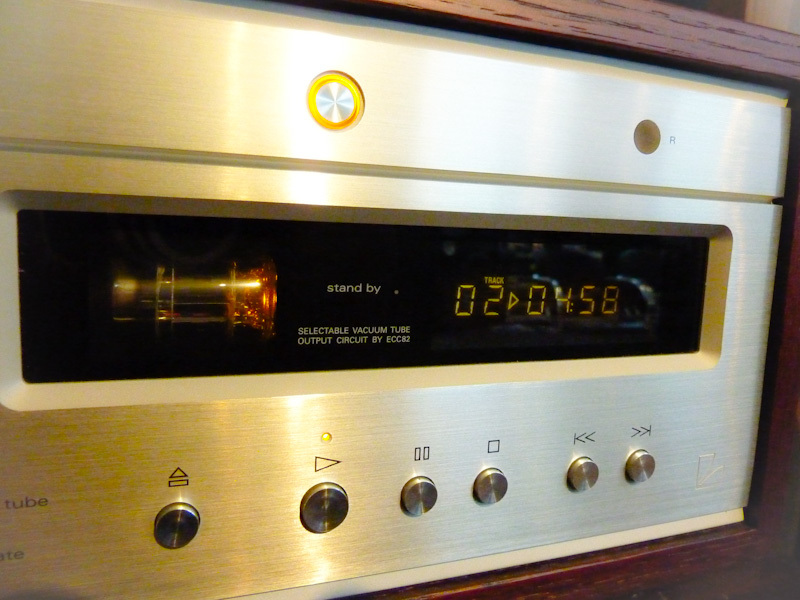 LUXMANのCDプレーヤー「D-38u」中古品入荷しました♪ LUXMANのCDプレーヤー「D-38u」中古品入荷しました♪