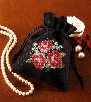 Olympus刺繍キット「花刺しゅうの優しい小物」1月発売