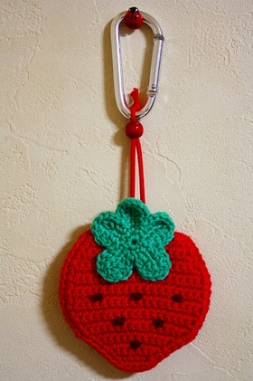 かぎ編み♪赤いイチゴのキーケース
