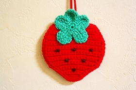 かぎ編み♪赤いイチゴのキーケース
