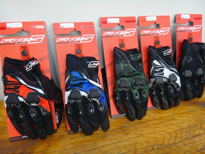 人気グローブ Five STUNTO入荷しました。 人気グローブ Five STUNTO入荷しました。