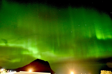 レンタカーで巡るアイスランド一周旅行記その１５・忘れられないグルンダルンフィヨルズル、キルキュフェトル山でのオーロラ