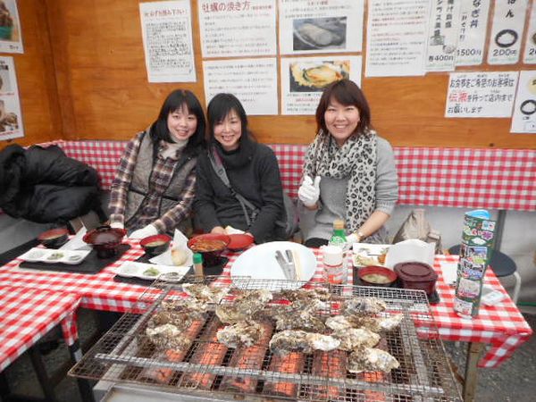 プリ丸食べてみんな笑顔のVサイン! プリ丸食べてみんな笑顔のVサイン!