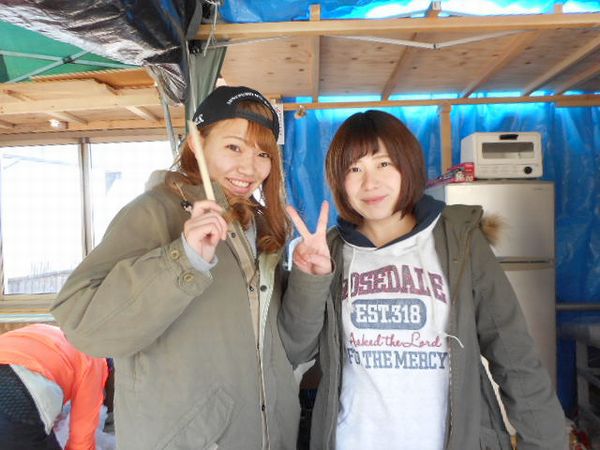 海湖館牡蠣小屋に、かに伝・看板娘登場! 海湖館牡蠣小屋に、かに伝・看板娘登場!