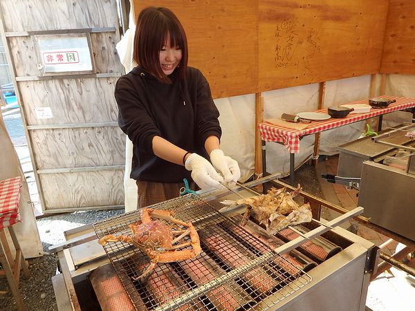 仲卸屋さんと、お客さんの真剣勝負! 仲卸屋さんと、お客さんの真剣勝負!