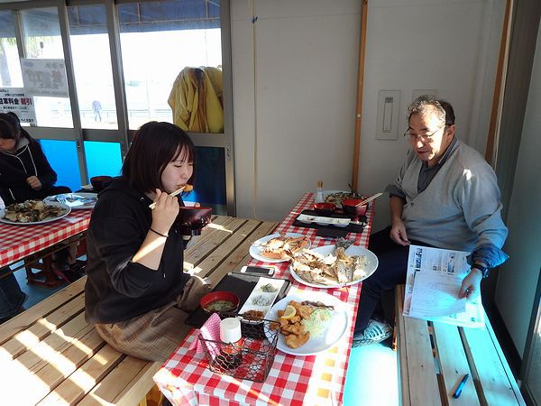 仲卸屋さんと、お客さんの真剣勝負! 仲卸屋さんと、お客さんの真剣勝負!