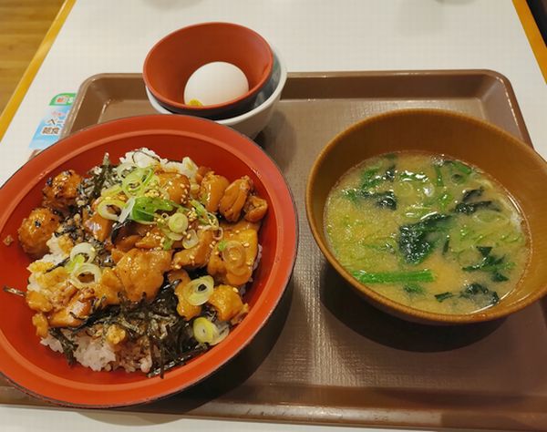 「おんたま炭火やきとり丼」実食!byすき家 「おんたま炭火やきとり丼」実食!byすき家
