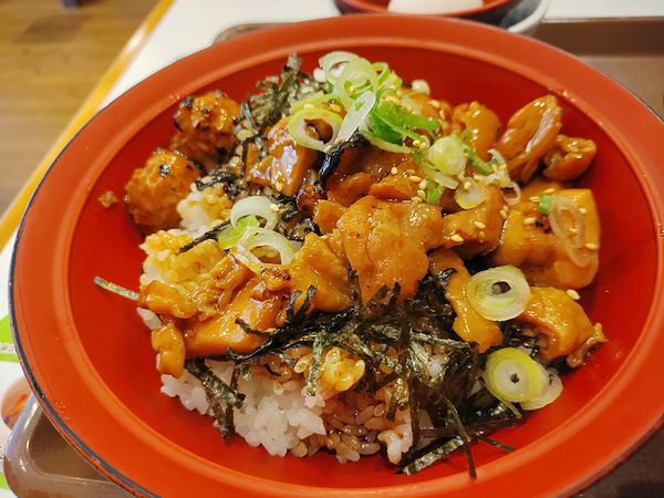 「おんたま炭火やきとり丼」実食!byすき家 「おんたま炭火やきとり丼」実食!byすき家