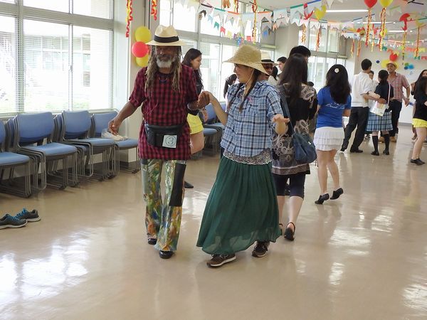 Vamos dançar juntos! 一緒に踊りましょう Vamos dançar juntos! 一緒に踊りましょう