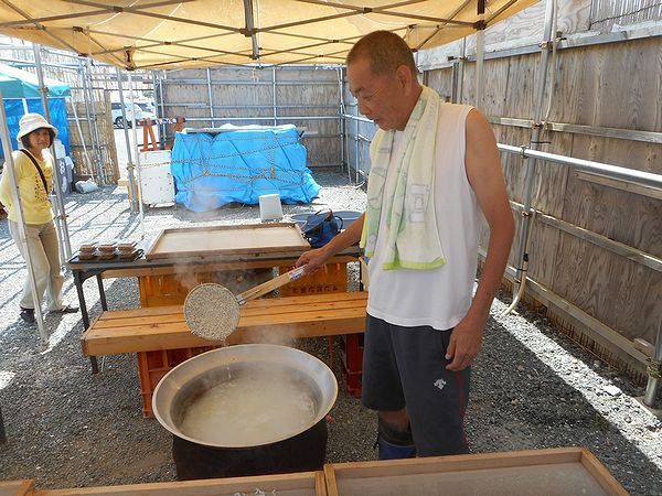 毎月第一土曜日の海湖館朝市の目玉は「獲れたて新鮮生シラス・出来立て釜揚げシラス」販売! 毎月第一土曜日の海湖館朝市の目玉は「獲れたて新鮮生シラス・出来立て釜揚げシラス」販売!