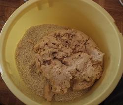開封が楽しみ : 味噌の仕込み
