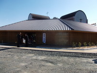 旧浅羽会館敷地に建設された近藤記念館の開館式。