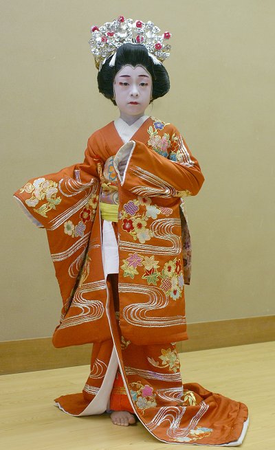 子ども歌舞伎体験教室　子役衣装着付け体験