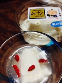 ムーランさんの杏仁豆腐をエッチングしたグラスで