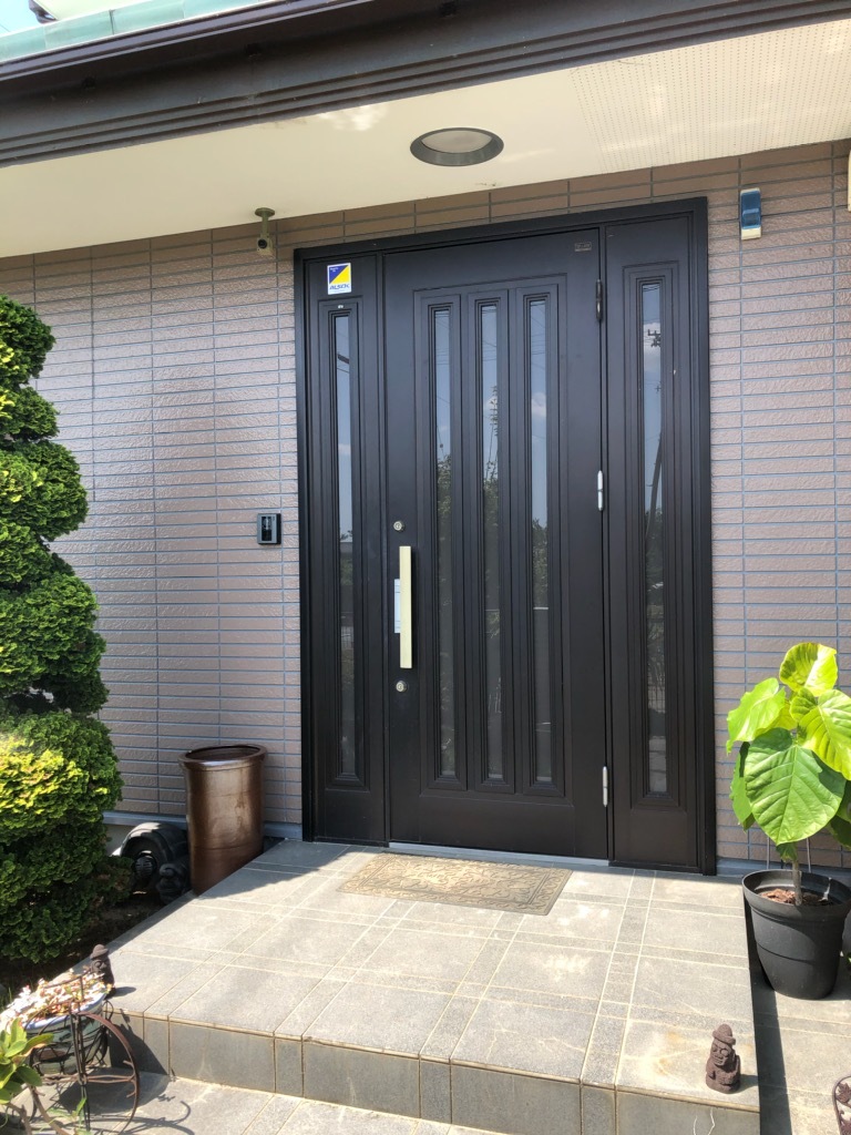 玄関ドア　リフォーム　施工例