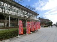 「秋葉茶屋」の前