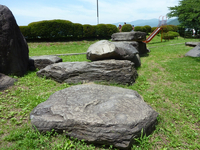 輝石安山岩？