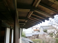 軒屋根の出桁造り