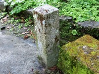 「右　光明山　秋葉山」の道標