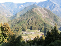 対岸の集落