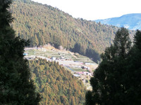 対岸の集落
