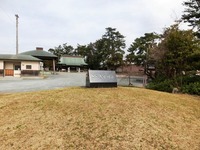 「西之島学校跡」の碑