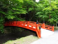 塗り替えを終えた太鼓橋