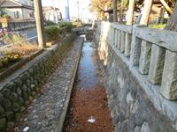 外堀のような水路