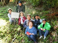 藤本千代子さんたち「佐久間町山野草保存会」のメンバー