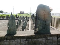 「左　半僧坊道」「直　秋葉山　左　平口 氣賀 金指　道」の道標