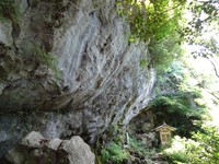 石巻神社を訪れ、石巻山に登る⑩―石灰岩の屏風岩