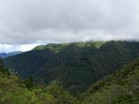 雲に覆われた常光寺山