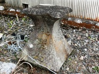 壊れた秋葉山常夜燈