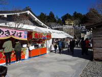 賑わう秋葉神社上社