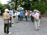 貴船神社に集合した「ふれあいガイドの会」のみなさん