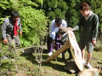 「記念植樹」の木札設置